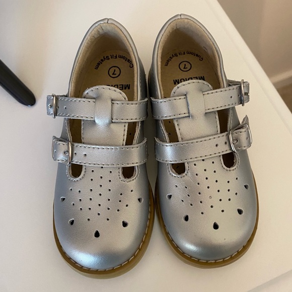 New Silver Footmates sz 7 - Picture 2 of 3